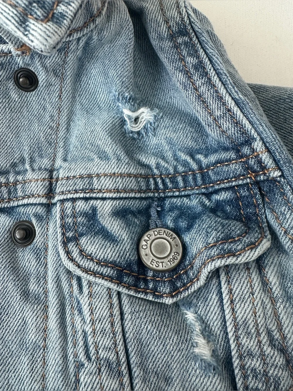 Gap girl’s Icon Denim Jacket. with distressed detailing at the chest.  Size 4T.
